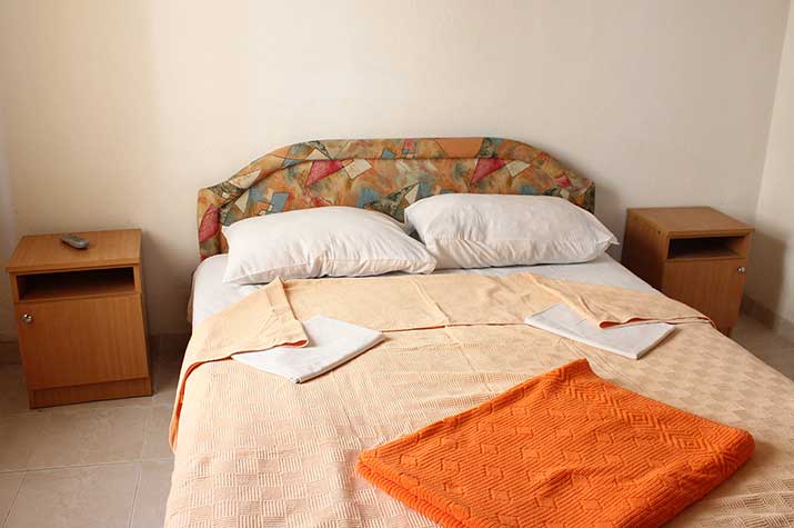 cetvorokrevetni apartman budva smestaj cena