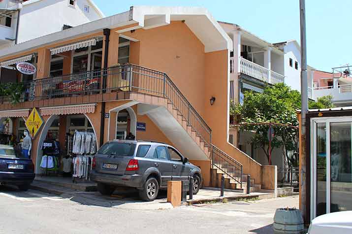 smestaj budva parking cena